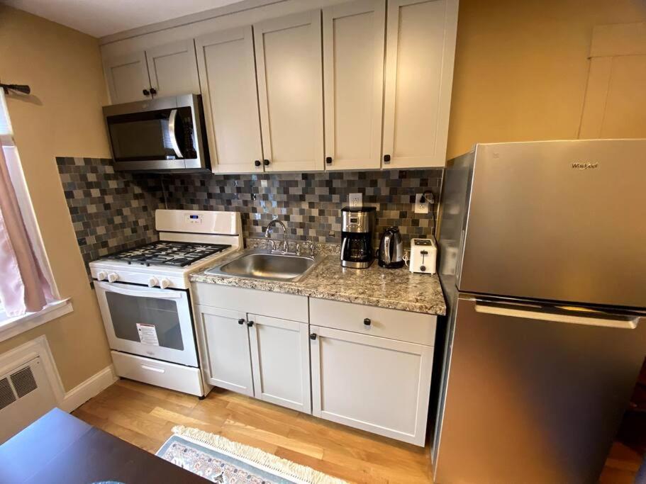 Cozy Boston Getaway Apartment! Free Parking Bagian luar foto