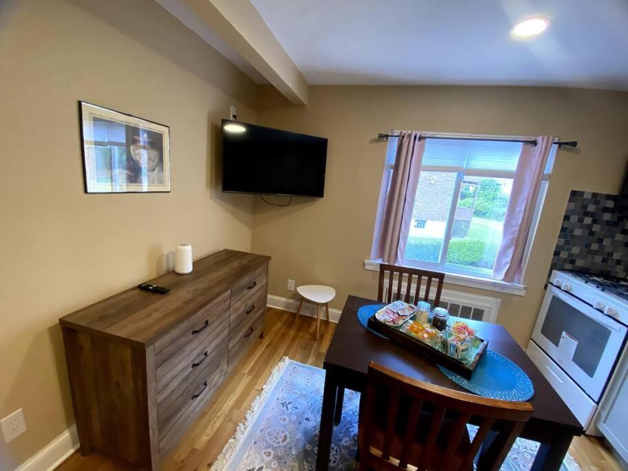 Cozy Boston Getaway Apartment! Free Parking Bagian luar foto